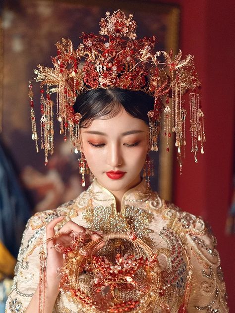 Chinese Empress Dress, Asian Hair Accessories, Asian Hair Ornaments, Hair Jewerly, Chinese Empress, Chinese Clothing Traditional, Cheongsam Traditional, Guilin China, Asian Makeup Looks