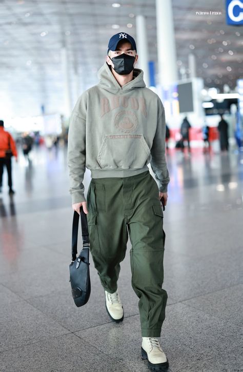 Airport Fits Men, Airport Fashion Men, Mens Airport Style, Airport Outfit Men, Outfit Informal, Guys Fashion Casual, Guys Clothing Styles, Mens Fashion Streetwear, Fashion Aesthetics