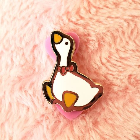 Broches Aesthetic, Untitled Goose Game, Goose Game, Enamel Pin Collection, Backpack Pins, Jacket Pins, Pretty Pins, Handmade Pins, Patches And Pins