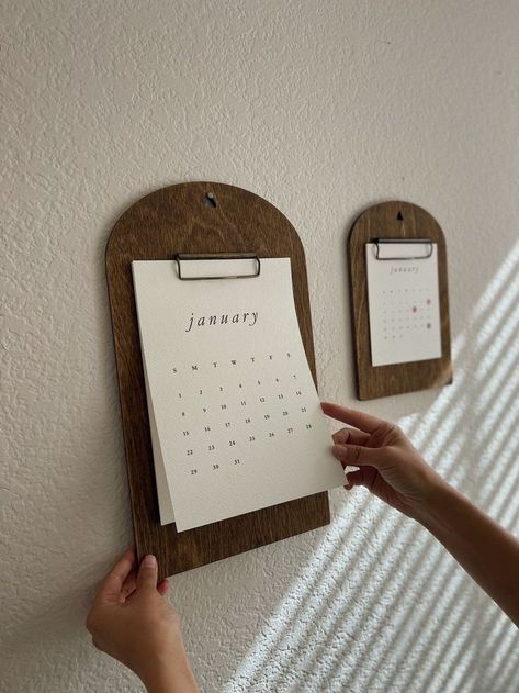 Paper Calendar On Wall, Wall Calendar Design Ideas Creative, 2024 Wall Calendar, Diy Wall Calendar Ideas, Desk Calendar Diy, Diy Wall Calendar, Minimalist Calendar Design, Homemade Calendar, Diy Desk Calendar