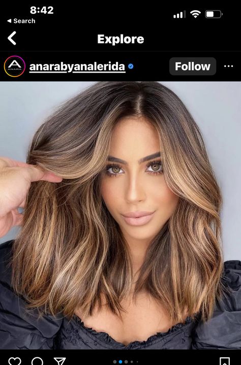 Rambut Brunette, Brunette Hair With Highlights, Brunette Balayage Hair, Brown Hair Balayage, Hair Balayage, Shoulder Length Hair Cuts, Hair Color And Cut, Hair Inspiration Color, Dream Hair