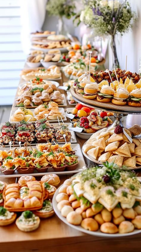 Garden Party Bridal Shower Ideas Brunch, Spring Brunch Wedding, Backyard Bridal Shower Ideas Summer, Brunch Finger Food Ideas, Bridal Shower Tea Party Food, Bridal Shower Food Ideas Lunch, Bridal Shower Snacks, Brunch Finger Foods, Bridal Shower Brunch Menu