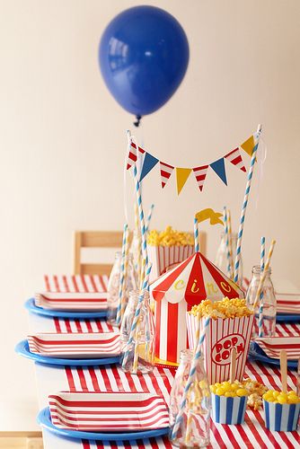 Circus....i like the topper with the banner Circus Themed Birthday Party, Vintage Circus Party, Theme Carnaval, Circus Carnival Party, Clown Party, Circus Theme Party, Carnival Themed Party, Circus Birthday Party, Carnival Birthday Parties