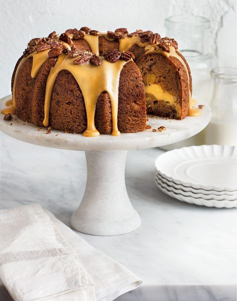 The Best Fall Baking Recipes To Make This Season Praline Frosting, Homemade Spice Cake, Cream Cheese Bundt Cake, Apple Cream Cheese, Apple Bundt Cake, Fresh Apple Cake, Pecan Praline, Spice Cake Recipes, Southern Living Recipes