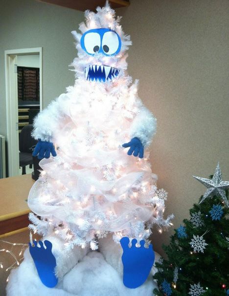 Top 10 Character Themed Christmas Trees Themed Christmas Trees, White Christmas Tree Decorations, Christmas Tree Decorated, Funny Christmas Tree, Garland Ideas, Creative Christmas Trees, A White Christmas, Snowman Christmas Tree, Unique Christmas Trees