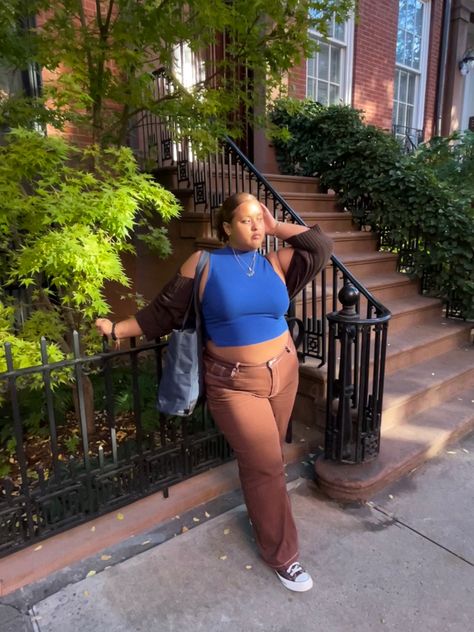 Brown Pants Blue Top, Blue And Brown Outfit Aesthetic, Brown And Blue Outfit Color Combos, Blue And Brown Outfits For Women, Royal Blue Outfit Ideas, Brown And Blue Outfit, Blue Top Black Pants, Royal Blue Pants Outfit, Blue And Brown Outfit