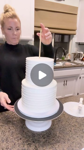 Jaime Bey ~ Cake Artist on Instagram: "Why have I never tried this???  I just started stacking cakes this way by putting the support in the top tier and then using that to help me lift it on top of the bottom tier!!!  Sooooooo much easier than just using a big spatula!🤦🏼‍♀️   Do you do it this way??   I know I’m late to the game!   But I’m known for doing things the hard way!😂  #cakesbyjaime #weddingcake #stackingcakes" Stacking Wedding Cakes, Adding Sprinkles To Side Of Cake, Stacking Cakes Tiers, Diy Tiered Cake, Latest Cake Trends, Two Tiered Birthday Cake, Tier Cake Designs, Stacking A Wedding Cake, 2tier Cake