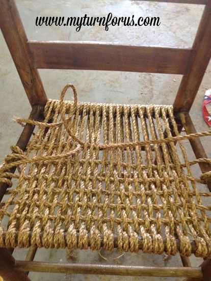 rope or hemp bottom chair, bedroom ideas, home decor, painted furniture Rope Chair Seat, Diy Rope Design, Macrame Chairs, Rope Chair, Chair Repair, Woven Chair, Woven Furniture, Rope Crafts Diy, Old Chairs