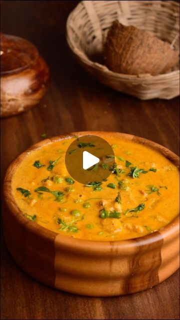 Meghana Kadu | Food Blogger on Instagram: "Veg kurma recipe♥️  Ingredient list:-  For kurma paste:- Half fresh coconut or 1/2 cup dessicated coconut 30 cashews 1 tbsp Chana dal 1 tbsp coriander seeds 1 tbsp Fennel seeds 1 tbsp Cumin seeds  2 green chillies  4 garlic cloves 1 inch ginger  5 peppercorns 2 black cloves 2 tbsp Poppy seeds ( khas khas ) Add little water to make smooth paste  For curry:-  3 tbsp Oil 1 onion 1 tsp turmeric  2 tbsp Red chilli powder  2 bay leaves  1 tomato  1 carrot 1 cup green peas  1/2 cup cauliflower  1 small potato Water as per required Salt as per taste  Some chopped coriander.  Note:- after adding kurma paste, cook it for 5-10 mins on low flame, then add in other ingredients.   #reelitfeelit❤️ #foodreels #foodreel #aestheticreels #cinematicvideo  #indiandess Veg Kurma Recipe Hebbars Kitchen, Cauliflower Kurma Recipe, Veg Kurma Recipe, Veg Kurma, Paneer Curry Recipes, Dessicated Coconut, Paneer Curry, Recipe Ingredients List, Kurma Recipe