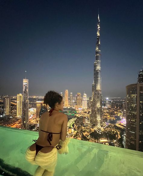 Dubai Vision Board Pictures, The Address Dubai, Address Sky View Dubai, Aesthetic Rich Life, Dubai Pics, Dubai Burj Khalifa, Dubai Picture Ideas, Dubai Outfit, Dubai Women