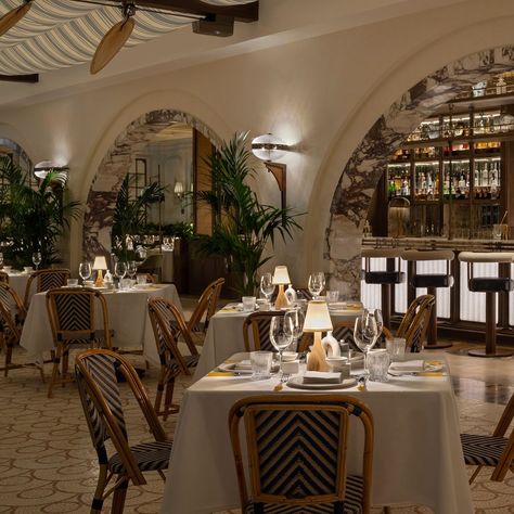 Italian Restaurant Interior Design Ideas, Coastal Restaurant Interior, Classic Italian Restaurant Design, Italy Restaurant Interior, Meditarian Restaurant Design, Italy Restaurant Design, Modern Italian Restaurant Design, Italian Restaurant Interior Design Italy, Earthy Restaurant Design