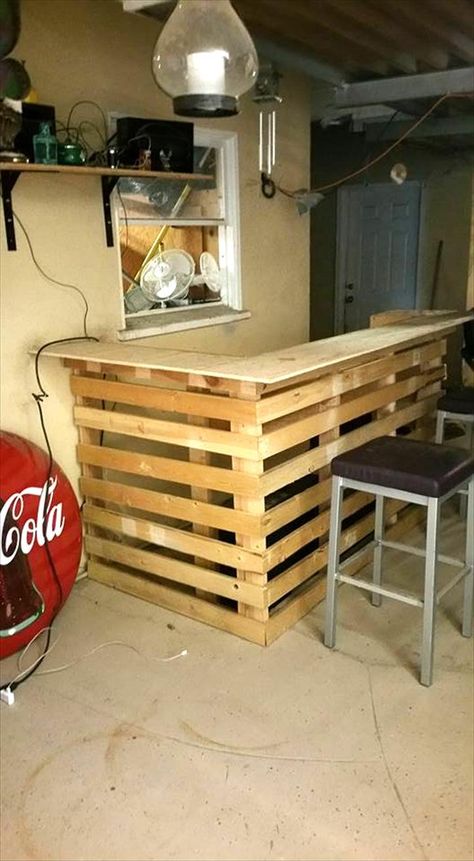 50+ Best-loved Pallet Bar Ideas & Projects | 101 Pallet Ideas - Part 5 Bar Con Pallet, Palet Bar, Bar Pallet, Pallet Bar Diy, Diy Outdoor Bar, Diy Outdoor Table, Pallet Bar, Pallet Projects Furniture, Small Bar