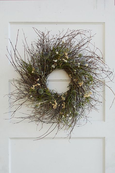 Farmhouse Twig Wreath, Branch Wreath Terrain, Foraged Wreath Uk, Modern Twig Wreath, Modern Dried Flower Wreath, Green And White Dried Wreath, Terrian Wreaths, Simple Twig Wreath, Simple Natural Wreath