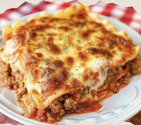 Meat Lovers Pizza Casserole, Meat Feast Pizza, Funfetti Cookie Recipe, Easy Cooking Ideas, Tomato Basil Pasta Sauce, Baked Cream Cheese Spaghetti, Pizza Crust Dough, Cooking With Ground Beef, Meat Lovers Pizza