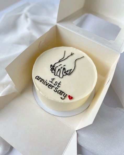 Cakes Anniversary Ideas, Anniversary Mini Cake Ideas, Anniversary Cute Cake, Happy Anniversary Cake Couple Cute Ideas, Anniversary Cake Funny, Happy Anniversary Ideas, Cake For Wedding Anniversary, 1st Wedding Anniversary Cake, Bento Cake Anniversary