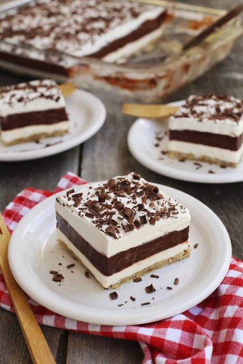 This Layered Chocolate Pudding Dessert with Salted Pecan Crust is a retro dessert I grew up with. It's an easy dessert for summer & so good! Layered Chocolate Pudding Dessert, Pecan Crust Recipe, Chocolate Pudding Dessert, Pudding Desserts Layered, Bowl Desserts, Layered Dessert Recipes, Specialty Desserts, Pan Desserts, Pudding Desserts Recipes