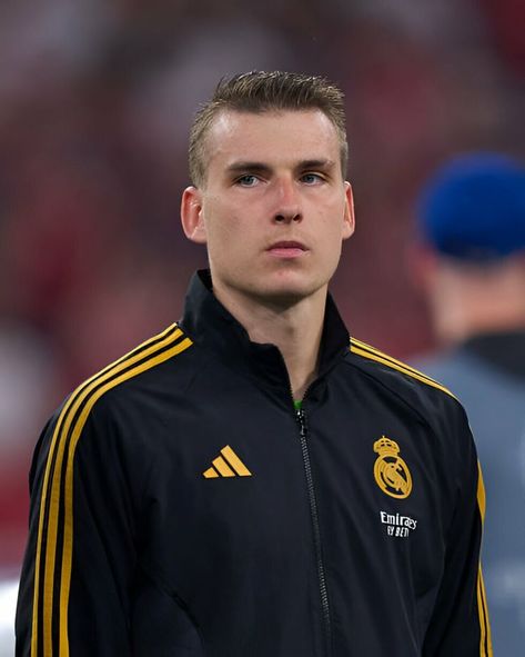 Lunin Real Madrid, Andrey Lunin, Real Madrid Goalkeeper, Real Madrid Champions League, Real Madrid Club, Soccer Player, Bayern Munich, Soccer Players, Cristiano Ronaldo