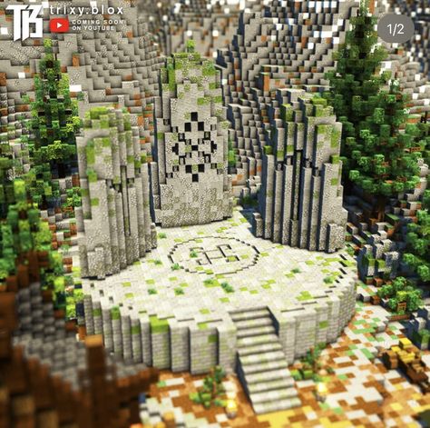 Minecraft Summoning Circle, Minecraft Statues Tutorials, Minecraft Viking Statue, Minecraft Gladiator Arena, Minecraft Amphitheater, Spawnpoint Ideas Minecraft, Minecraft Norse Builds, Minecraft Dungeon Entrance, Temple Minecraft Ideas