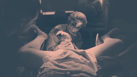 What Childbirth Really Looks Like: 40 Raw, Honest Birth Photos – SheKnows Child Birth Photography, Childbirth Photos, Labor Photos, Birth Pictures, Birth Photos, Hospital Birth, Water Birth, Hospital Photos, Birth Photographer