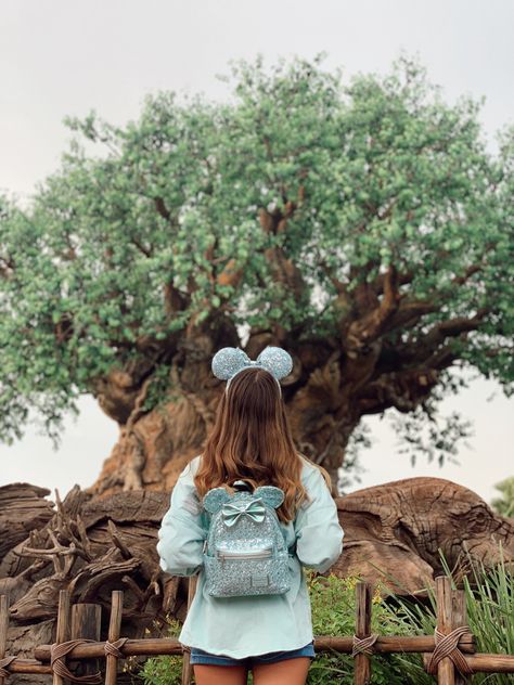 Disney Animal Kingdom Picture Ideas, Animal Kingdom Photography, Disney Photopass Poses, Disney Animal Kingdom Photo Ideas, Cute Animal Kingdom Outfit, Animal Kingdom Photos, Poses For Disney Pictures, Cute Disney Picture Ideas, Disney World Photoshoot