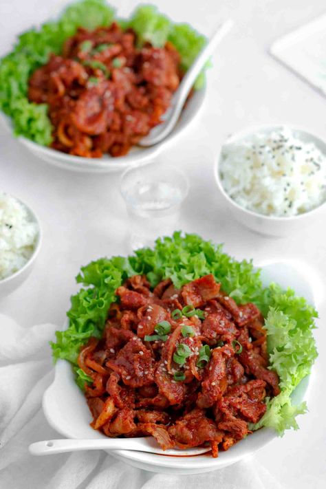 Jeyuk Bokkeum, Korean Spicy Pork, Pork Bulgogi Recipe, Spicy Korean Food, Bulgogi Sauce, Korean Pork, Bulgogi Recipe, Healthy Asian Recipes, Pork Belly Recipes