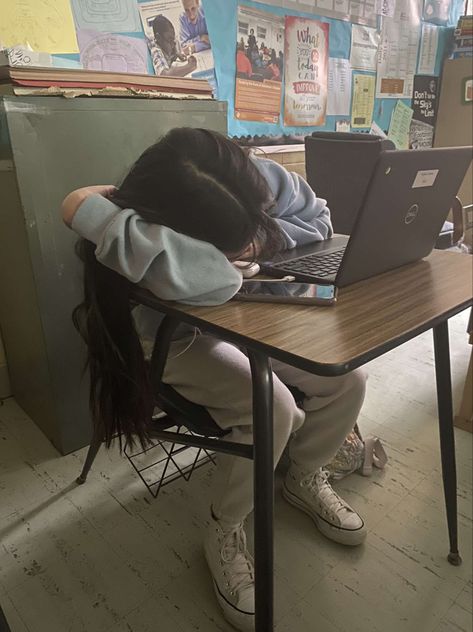 Sleeping In Class Aesthetic, In Class Aesthetic, Class Aesthetic, Back To Office, Sleepy Girl, How To Stop Snoring, Quiet Girl, Sleep Studies, Hate School