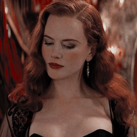 Nicole Kidman Moulin Rouge Makeup, Satine Moulin Rouge Makeup, Moulin Rouge Costumes Halloween, Moulin Rouge Hair, Nicole Kidman Red Hair, Moulin Rouge Nicole Kidman, Moulin Rouge Satine, Moulin Rouge Aesthetic, Moulan Rouge