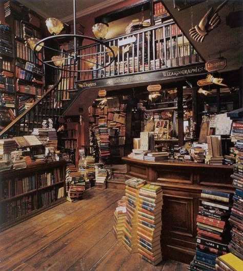 Bookstore from Harry Potter series - Flourish and Blotts was first established in Diagon Alley in the year of 1454 Lots Of Books, Books Decor, Dream Library, Beautiful Library, Diagon Alley, Home Libraries, Harry Potter Aesthetic, Home Library, Book Shelf