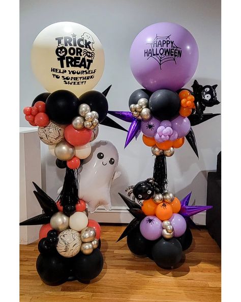 Halloween Balloon Pillars, Disney Halloween Balloons, Halloween Balloon Tower, Halloween Balloon Display, Halloween Balloon Centerpieces, Halloween Balloon Column, Balloon Trunk Or Treat, Halloween Balloon Columns, Halloween Balloon Ideas