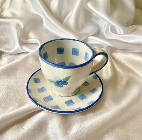 Teacup Pottery Painting, Ceramic Cafe, Ceramics Pottery Mugs, Painted Ceramic Plates, Diy Pottery Painting, Color Me Mine, Pottery Painting Designs, Pottery Crafts, Diy Pottery