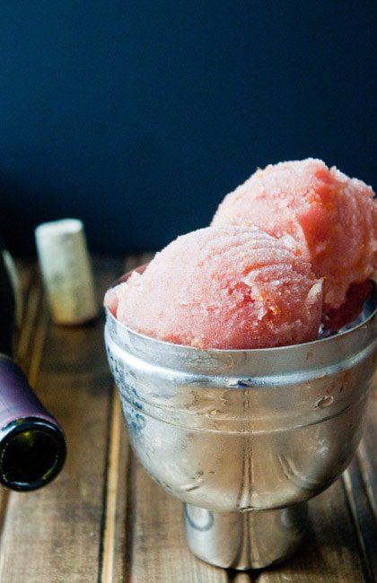 Wine Ice Cream Recipe, Sugar Free Sorbet, Boozy Milkshake Recipes, Peach Moonshine, Sorbet Dessert, Wine Ice Cream, Boozy Ice Cream, Watermelon Sorbet, Peach Wine