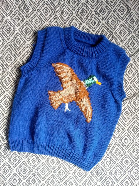 PDF: Knit Duck Sweater Pattern - Etsy Fish Knit Sweater, Cool Knitting Patterns, Sweater Outfits For Work, Knit Fashion Pattern, Duck Sweater, Knit Duck, Intarsia Knitting, Outfits For Work, Sweater Knitting Patterns