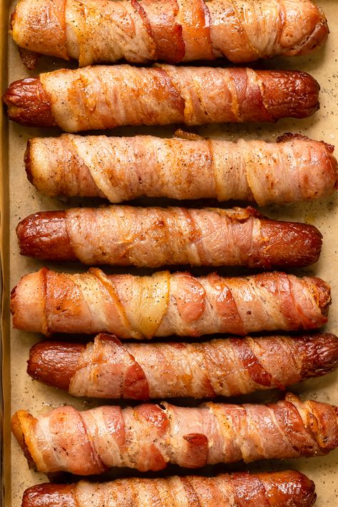 Marinated Hot Dogs Recipes, Awesome Sandwiches, Bacon Hot Dogs, Dogs Recipes, Baked Hot Dogs, Bacon Wrapped Hotdogs, Bacon Dinner, Wrapped Hot Dogs, Grilled Steaks