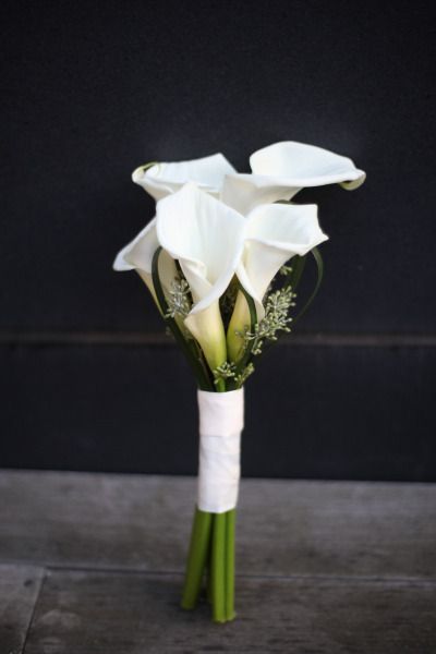 Simple Wedding Bouquet Lillies, Long Stemmed Calla Lily Bouquet, Calla Lily Hand Bouquet, Small Calla Lily Bouquet, Bridesmaid Bouquet Calla Lily, Cala Lily Bridesmaid Bouquet, Simple Hand Bouquet Wedding, Calla Lily Bouquet Bridesmaid, Cala Lily Bouquets