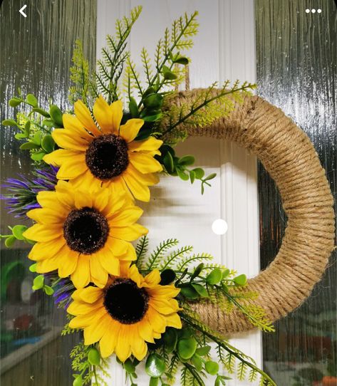 Diy Sunflower Wreath, Cross Wreath Diy, Popsicle Stick Crafts House, Sunflower Home Decor, Disney Diy Crafts, Sunflower Crafts, Fall Decor Wreaths, Fall Decor Diy Crafts, Holiday Wreaths Diy