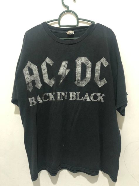 Acdc Tshirt, Tshirt Aesthetic, Baggy Shirt, Back In Black, Men's Tops, Back To Black, Black T Shirt, Vintage Tops, Black Tshirt