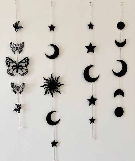 Wall Decor Bedroom Diy Art Ideas, Decorative Room Ideas, Cute Wall Hanging, Black Room Wall Decor, Diy For Room Decor Easy, Cute Crafts For Room Decor, Decorating Walls In Bedroom, Wall Decorations For Bedroom, Aesthetic Room Decoration Ideas