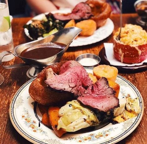 Roast Dinner Sunday, Best Roasts, London Lunch, Dinner Sunday, Dinner In London, Sunday Roast Dinner, Pie And Mash, Dinner Reservations, Good Roasts