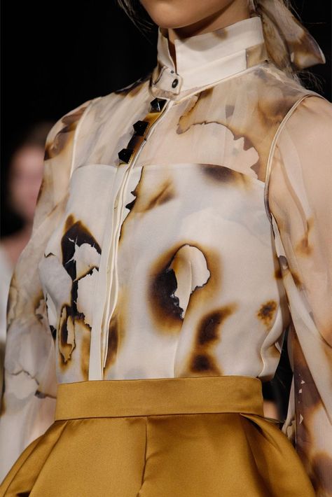 Giles fall 2012 #fashion #cigarettes #runway Burnt Paper, Paper Fashion, Runway Details, Design Moda, Zuhair Murad, Textiles Fashion, Mulan, Mode Inspiration, Fashion Fabric