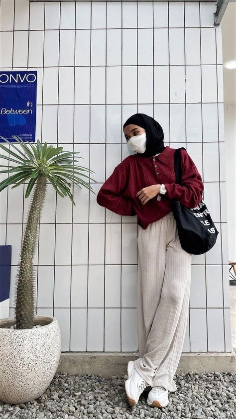 Outfit Kulot, Knit Pants Outfit, Ootd Kulot, Ootd Ngampus, Outfit Ideas Hijab, Outfit Ngampus, New Hijab, Ootd Simple, Maroon Outfit