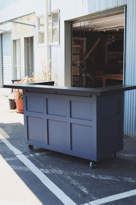 Coffee Cart Diy Plans, Coffee Bar Ideas Mobile, Outdoor Bar On Wheels, Coffee Cart For Events, Diy Mobile Cart, Outdoor Coffee Bar Ideas, Coffee Mobile Cart, Coffee Trailer Ideas, Coffee Cart Design