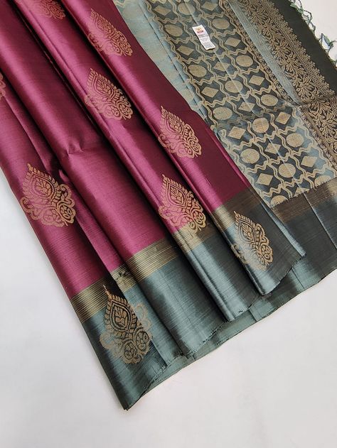 Handloom Made Double Warp Borderless Soft Silk Sarees. Contrast Blouse And Pallu & Asthiri border. PURE GOLD JARI WITH SILK MARK TAG. https://chat.whatsapp.com/C6mtvNn71gX9ihpLPbufkC Best Saree Colour Combination, Contrast Colour Combination Saree, Sarees Contrast Blouse, Necklace Set Indian Bridal Jewelry, Saree Color Combinations, Ball Gowns Fantasy, Katan Saree, Latest Silk Sarees, Bridal Sarees South Indian