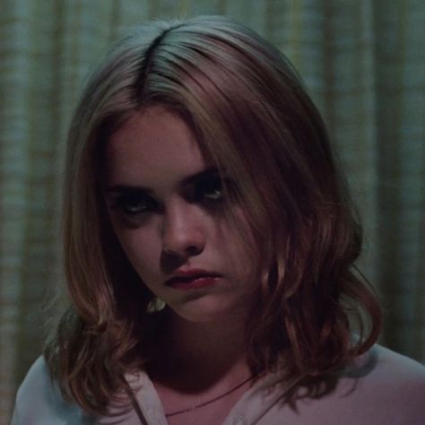 Christina Richie, Buffalo 66, Angry Women, Angry Girl, Mad Women, Girl Movies, Christina Ricci, Just Girly Things, What’s Going On