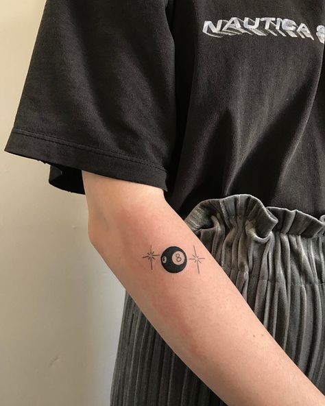 𝔓𝔞𝔯𝔞𝔡𝔦𝔰𝔢 on Instagram: “You can be my 8 ball baby x” Eightball Tattoo, Tattoo Cute, Grunge Tattoo, Back Of Shoulder Tattoo, Tattoo Videos, Dainty Tattoos, Dark Feminine, Aesthetic Tattoo, 8 Ball