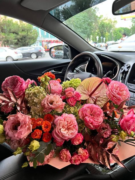 Flower In Car, Inside Car, Flower Car, Flower Gift Ideas, Flowers Bouquet Gift, Insta Ideas, White Car, Room Pictures, Rich Life