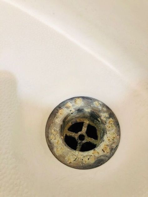 Smelly Bathroom Drain, Smelly Bathroom, Clean Shower Doors, Diy Projects For The Home, Refinish Bathtub, Clean Bathtub, Bathroom Drain, Bathroom Sink Drain, Bathtub Drain