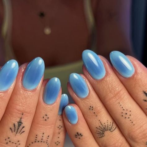 londyn candland on Instagram: "blue aura + chrome 🩵💙   proud of this before and after!! These nails lasted 5 weeks in Hawaii with no lifting or chipping💚" Blue Aura Nails With Chrome, Aura And Chrome Nails, Dancing Queen Nails, Blue Hawaii Nails, Blue Chrome Acrylic Nails, Vibrant Blue Nails, Aura Nails Blue, Aura Chrome Nails, Chrome Nails Art