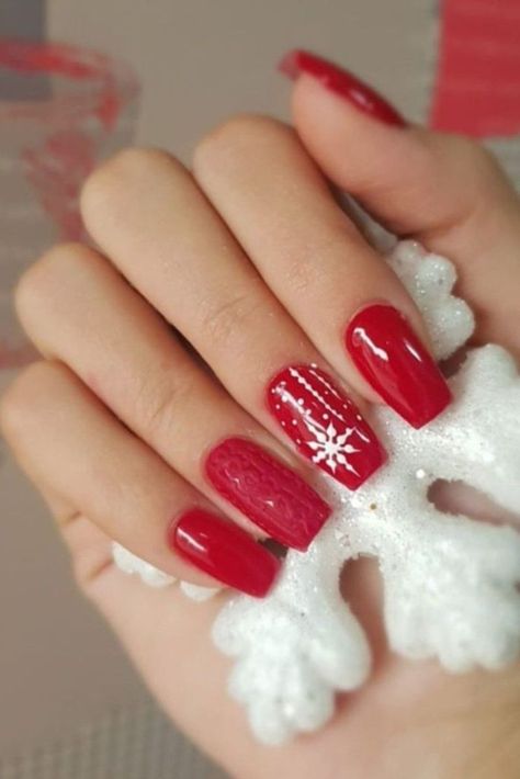 White And Red Nail Designs, Nail Xmas, Winter Christmas Nails, Winter Nail Art Designs, Christmas Nail Art Ideas, 2023 Nail, Natural Nail Designs, Christmas Gel, Christmas Manicure