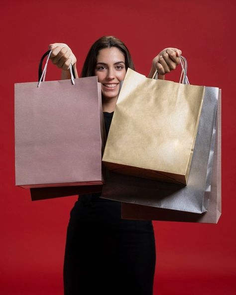 Shopping Bag Photoshoot, Fashion Store Design, Holiday Pics, Happy Images, Holiday Pictures, Gold Paper, Woman Fashion, Shopping Bags, Store Design