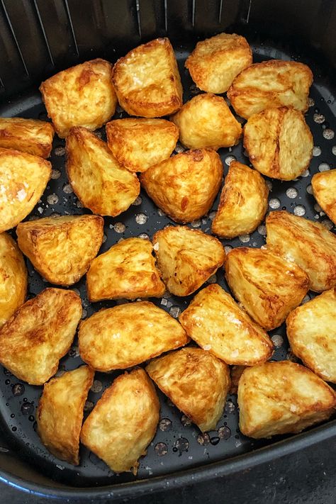 Trust us, once you try these air fryer roast potatoes, you will never want to make them in the oven again. Crunchy and golden, they will be on the table in just over half an hour from when you start peeling! Potatoes In Air Fryer, Making Roast Potatoes, Chicken Panini Recipes, Panini Recipes Chicken, Crispy Roast Potatoes, Chicken Panini, Seared Chicken Breast, Panini Recipes, Roasted Potato Recipes